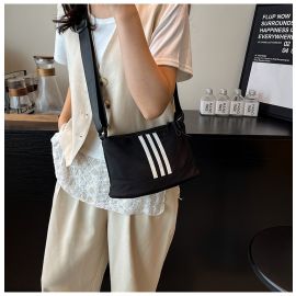 شنطه نسائي بنمط رياضي