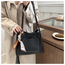 شنطه كتف نسائي مع قلاده