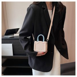 حقيبة نسائية ذات مقبض علوي بالوان عصرية