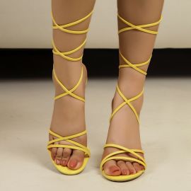 كعب نسائي بخيوط طويله