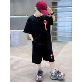 طقم صيفي عصري بألوان كلاسيكية  مريح وخفيف للحركة للأولاد