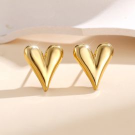 اقراط نسائيه على شكل قلب