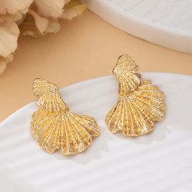 اقراط نسائيه بتصميم عصري