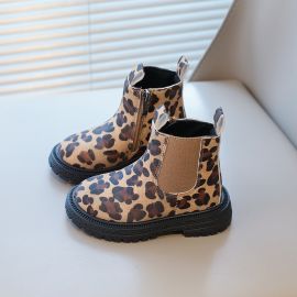 حذاء بناتي نمري مرفوع