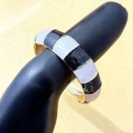 اساور نسائية ملونة