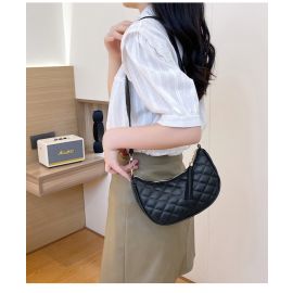  حقائب يد نسائية بتصميم عصري مع شراشيب 