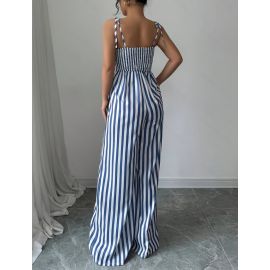 جمبسوت نسائي مخطط مع فتحات بالرجل ذات تصميم عصري