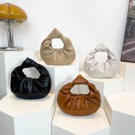 شنطة نسائي بمبقض  يد كاجوال