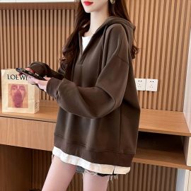 هودي نسائي واسع بقصّة أوفر سايز بتصميم عصري مريح يناسب الإطلالات اليومية