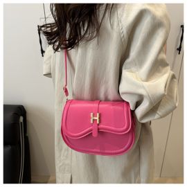 شنطة نسائي بعقده على حرف H