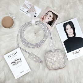 كفر لحمايه الشاحن مطرز بحجرالراين متوافق مع شواحن iphone14/13/12