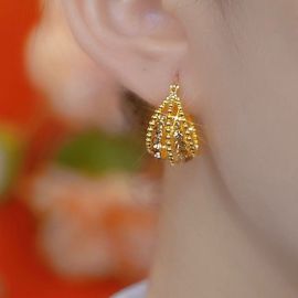 اقرط نسائية ذهبيه