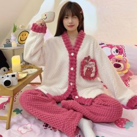 بجامه نسائي شتوي بازرار اماميه لانماط مختلفه