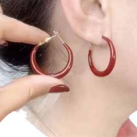 اقراط نسائي ذات انماط متعدده