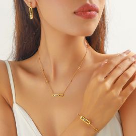 طقم من الفولاذ المقاوم للصدأ المطلي بالذهب