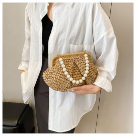 حقيبة نسائيه من القش 