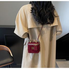 شنطة نسائي صغيره الحجم بتصميم كلاسيكي 