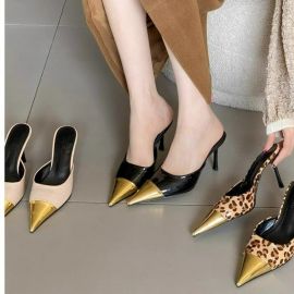 كعب نسائي بتصميم عصري