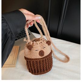 شنطة نسائي محبوكه بتصميم عصري