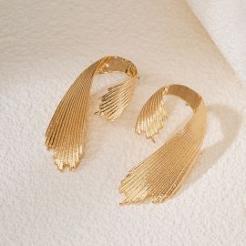 اقراط نسائيه ذهبيه خفيفه الوزن