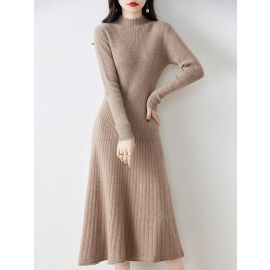 فستان شتوي متوسط الطول محبوك بأكمام طويلة وياقة نصف عالية للنساء