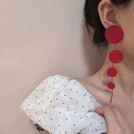 اقراط حمراء عصريه