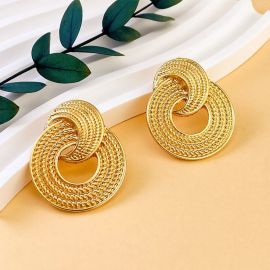 اقراط نسائي دائري الشكل