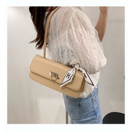 شنطة نسائي مستطيلة الشكل  بتصميم عصري