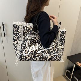 شنطة نسائيه بموديل نمري