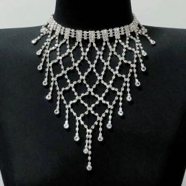 قلادة شرابة كريستالية متدلية