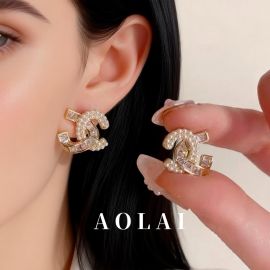 أقراط مرصعة بكريستال الزركون