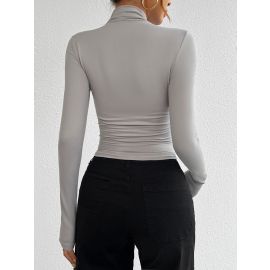 بلوزه نسائي برقبه عاليه واكمام طويله