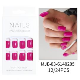 أظافر صناعية ناعمة على اليدين