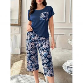 بيجامة منزلية خفيفة بياقة دائرية وبأكمام قصيرة وبنطال قصير للنساء