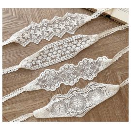 ربطة شعر  من الدانتيل الناعم لضبط مقاس رأس البيبي براحة / قطعتين