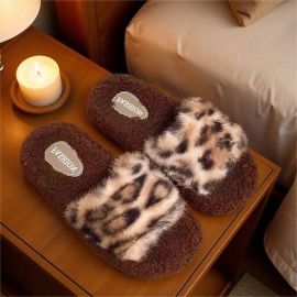 شبشب منزلي من الفرو بطبعة جلد الفهد للسيدات 