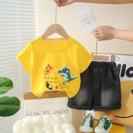 طقم من قطعتين بأكمام قصيرة وشورت قصير برسومات كرتونية للأولاد