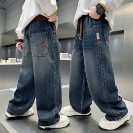 بنطلون جينز ولادي بموديل عصري