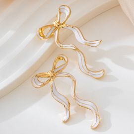 اقراط نسائي ناعمه على شكل فيونكا