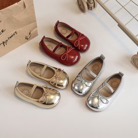 حذاء بناتي مزين بفيونكا