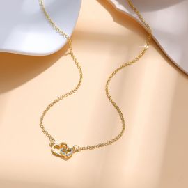 قلاده نسائي متشابكة على شكل قلب 