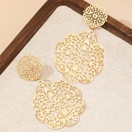 اقراط نسائية ذات النمط المنقوش