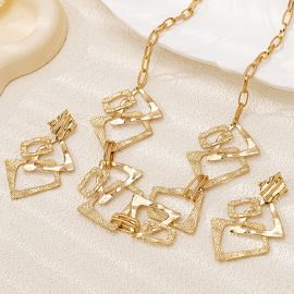 طقم اكسسوار نسائي بتصميم عصري