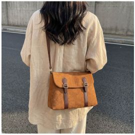 شنطة كتف نسائي مزينه باحزمه