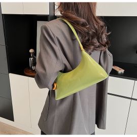 شنطة نسائي مزينة بسلاسل