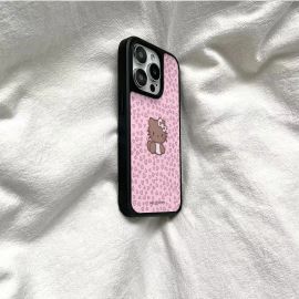 غلاف تلفون بطبعه فلوب صغيره الحجم