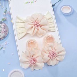 رباط شعر مع جوارب مزينة بزهرة كبيرة للفتيات المواليد