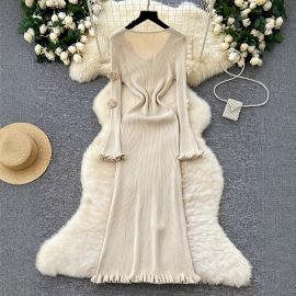 فستان شتوي طويل مزين بورود