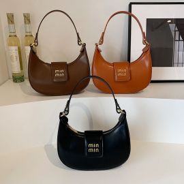 شنطة نسائيه بتصميم عصري