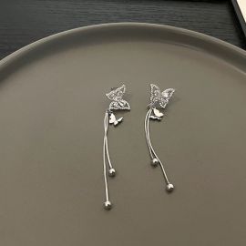 اقراط نسائية بنمط فراشه